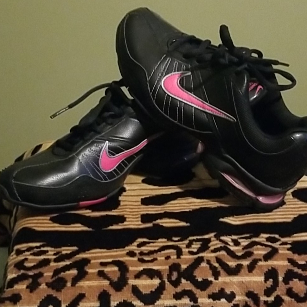 NIKE-